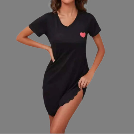 Chic ladies' nightdress in organic cotton. Relaxed fit and breathable material. Perfect for comfort and style.