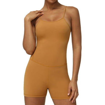 Woman wearing a strap sports jumpsuit made of organic cotton. Features a relaxed fit and breathable material.