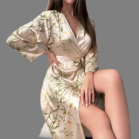 Elegant satin kimono robe in organic cotton. Relaxed fit and breathable material. Ideal for comfort and style.