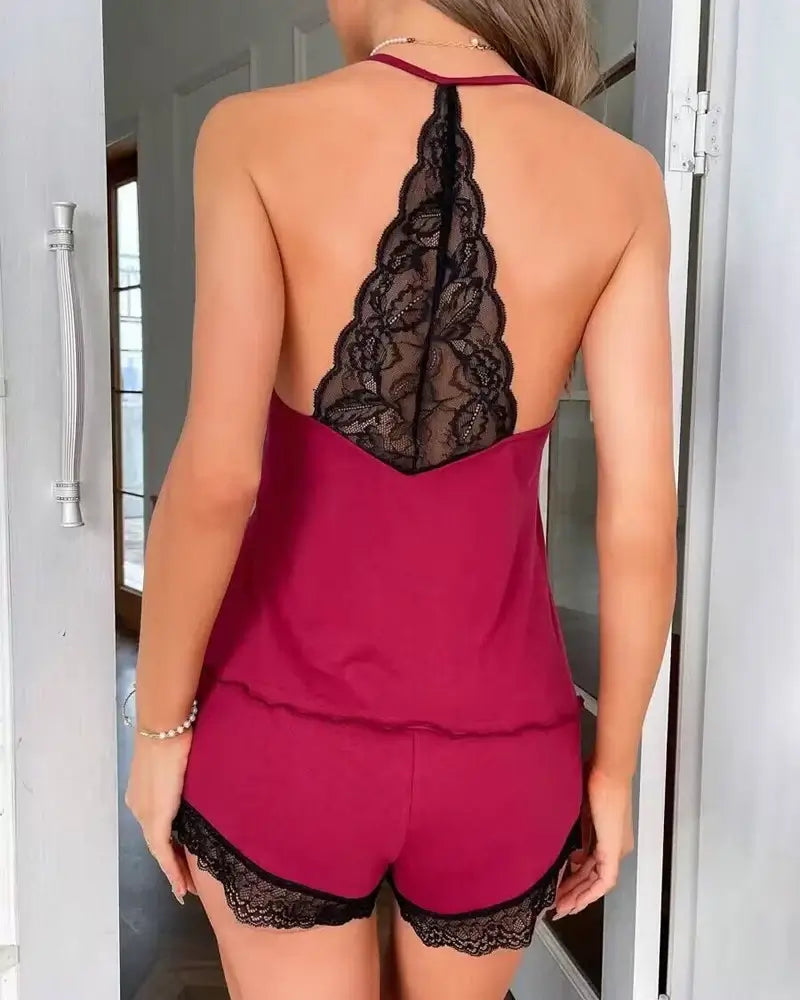 Lace back sleepwear set in organic cotton. Relaxed fit with breathable material. Ideal for comfortable nights.