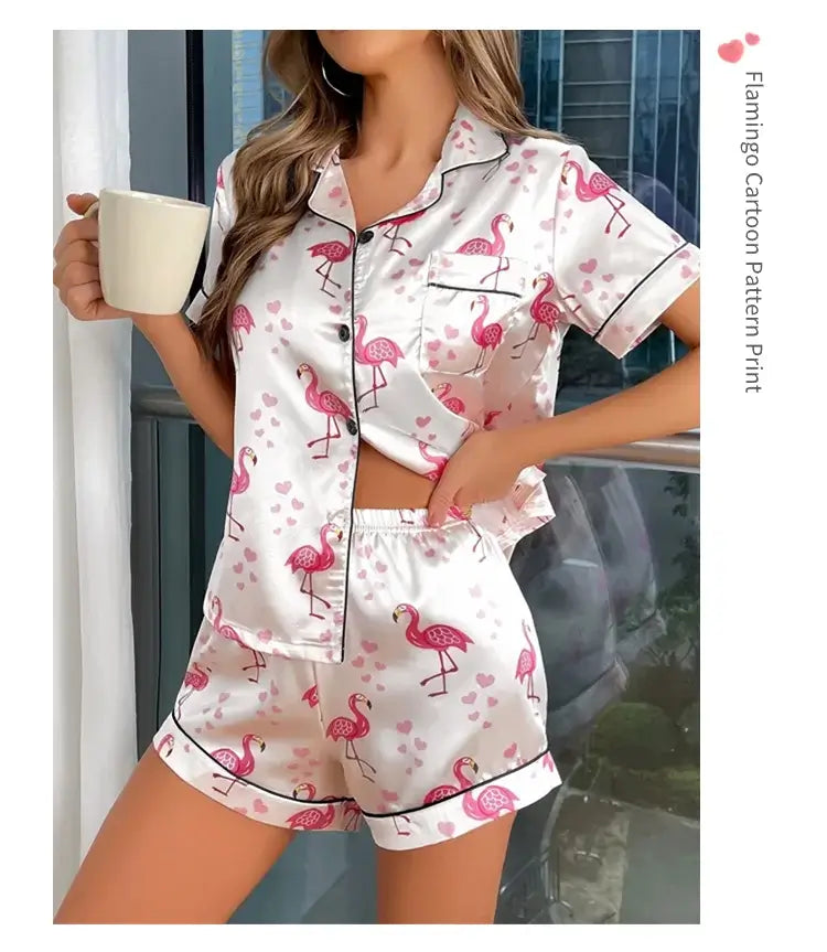 Relaxed fit heart print satin set in organic cotton. Features breathable material for comfort.