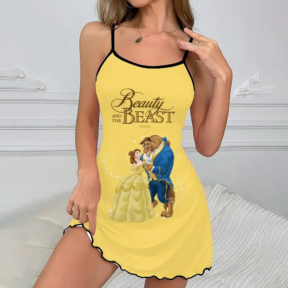 Fairytale nightdress featuring Beauty and the Beast. Made of breathable polyester. Organic cotton and relaxed fit for comfort.