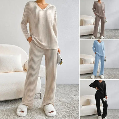 Organic cotton knitted lounge set pajamas in beige, gray, blue, and black. Relaxed fit, breathable material ideal for comfort.