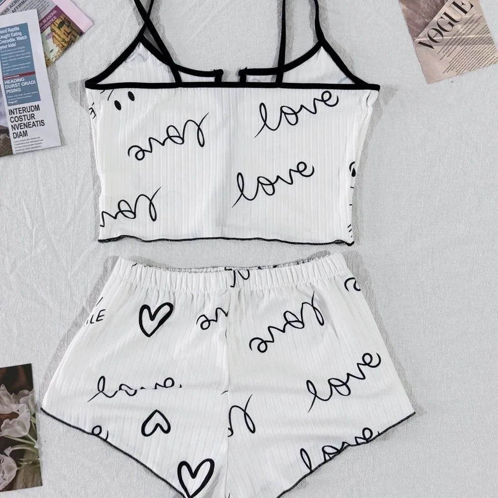 2-piece bow sleepwear set in organic cotton. Features "love" print, relaxed fit, breathable material.