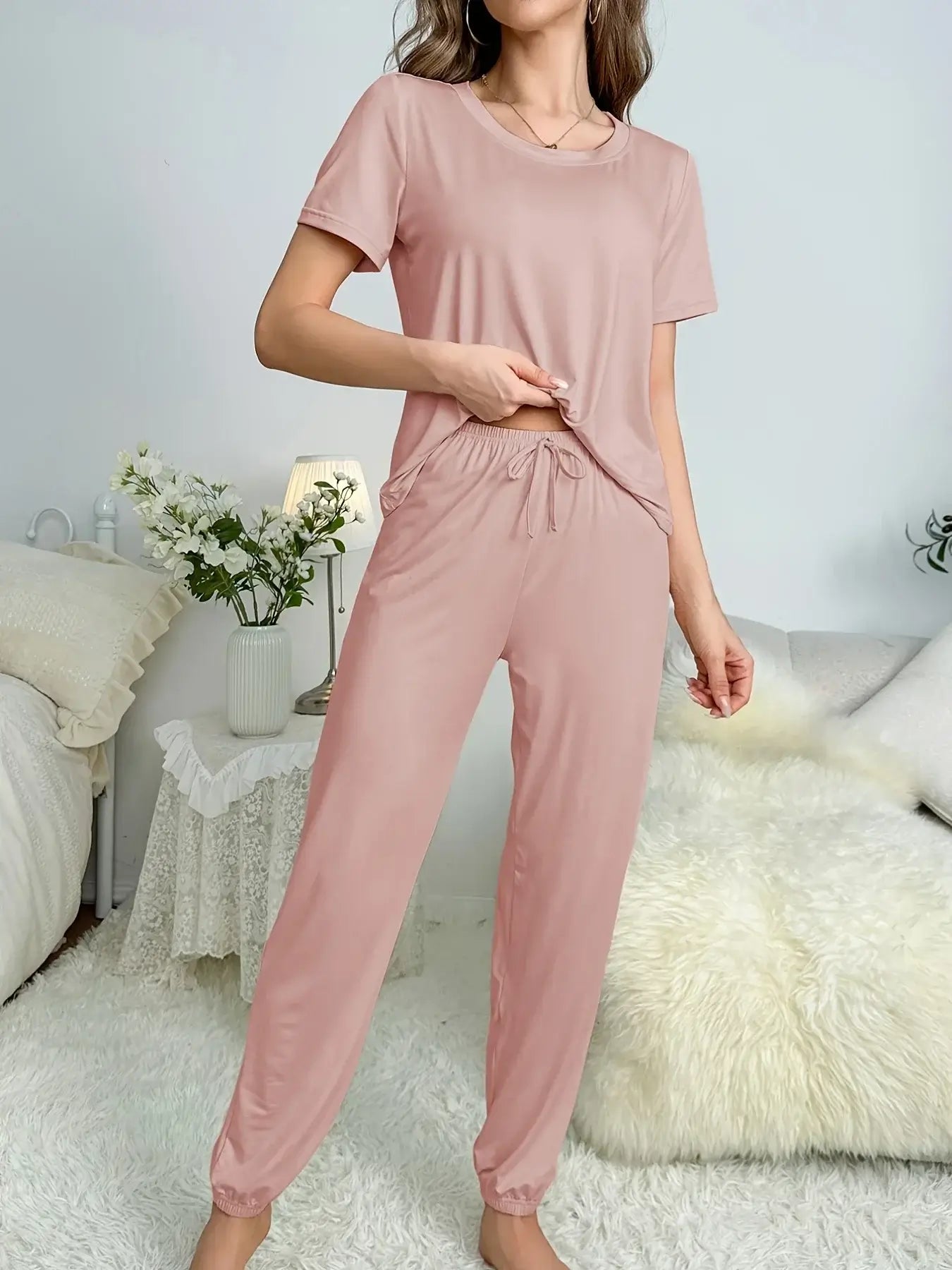 Organic cotton comfort wear in relaxed fit. Breathable material for nightly relaxation. Soft pink pajamas set.