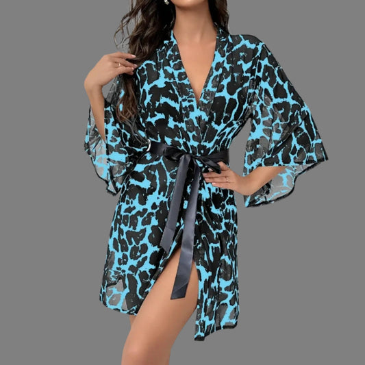 Nightdress in allover leopard print, made from organic cotton. Features a relaxed fit. Breathable material for comfort.